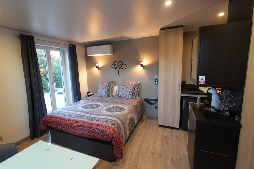 Soundproofing, iron/ironing board (on request), WiFi (free), bed sheets