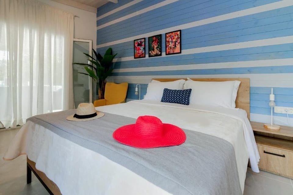 Comfort Double Room | In-room safe, soundproofing, iron/ironing board, free WiFi