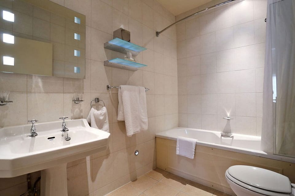 Combined shower/tub, eco-friendly toiletries, hair dryer, towels