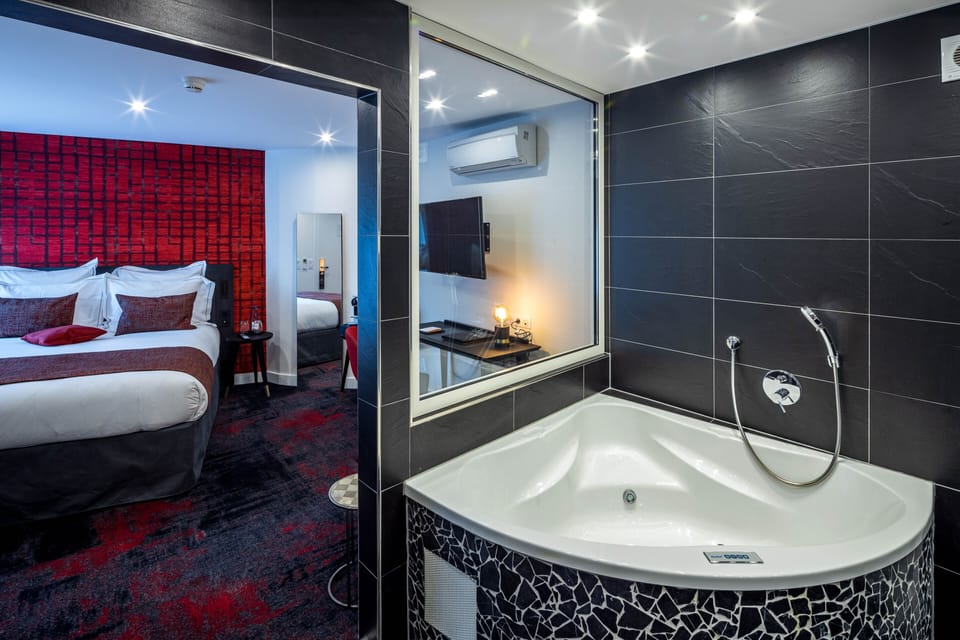 Deluxe Double Room (Bain Spa) | Premium bedding, pillowtop beds, minibar, in-room safe