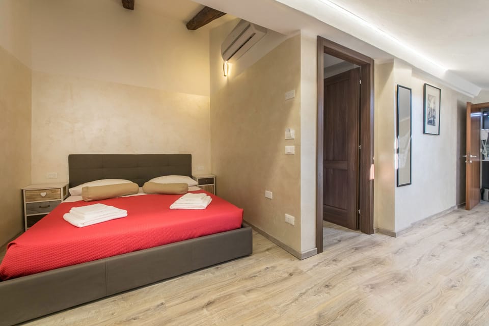 Family Triple Room (Room 2) | Down comforters, pillowtop beds, desk, laptop workspace