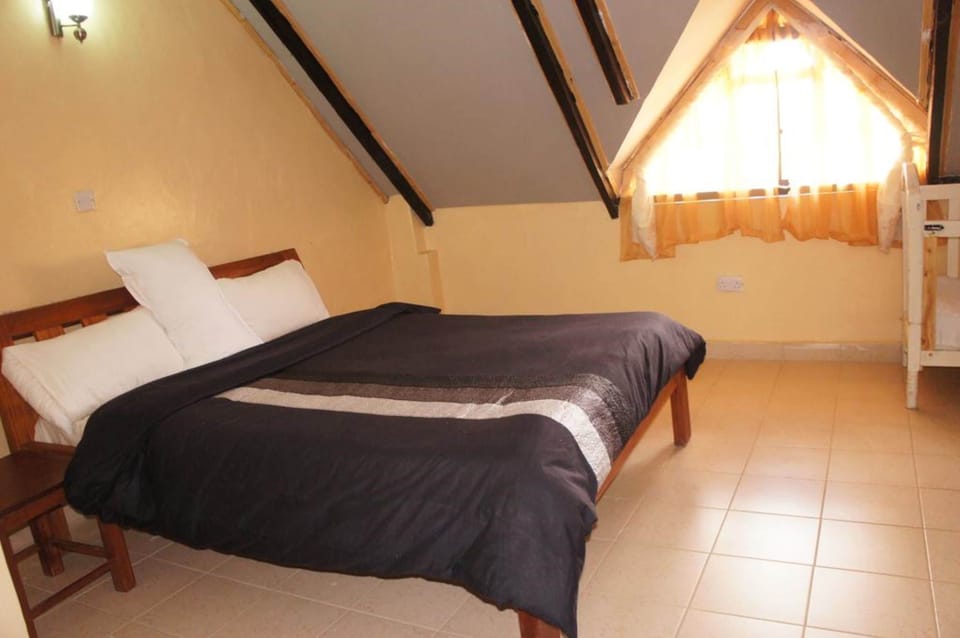 Deluxe Apartment, 2 Bedrooms, Mountain View, Garden Area | Desk, free WiFi, bed sheets