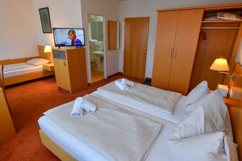 Triple Room | Blackout drapes, soundproofing, free WiFi, bed sheets