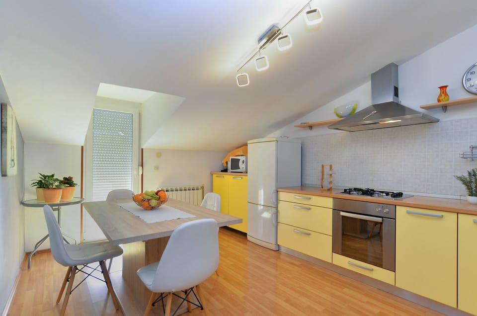 Standard Apartment, 2 Bedrooms (70/1781) | Private kitchen | Fridge, microwave, oven, stovetop