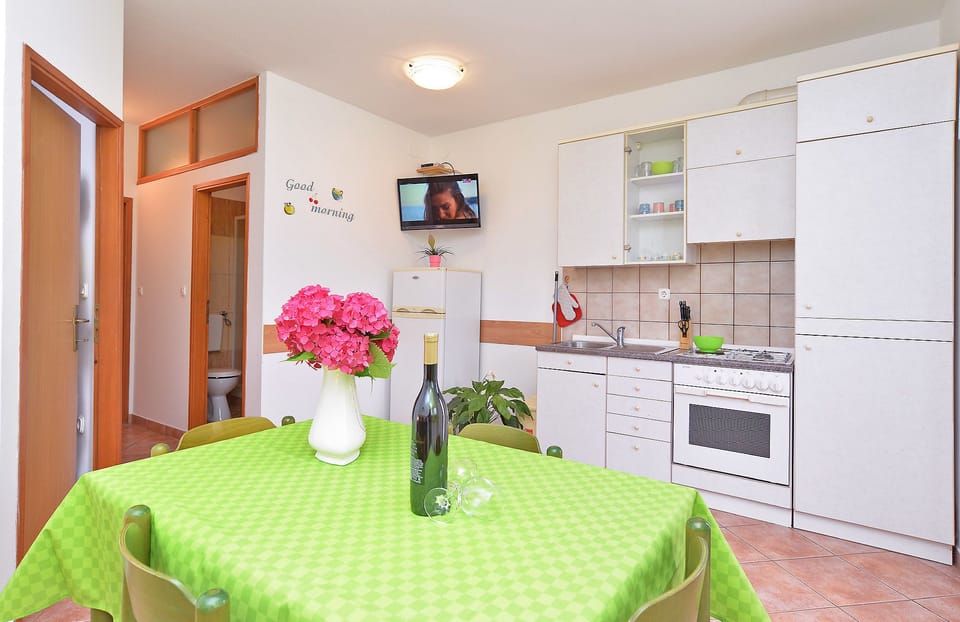 Standard Apartment, 2 Bedrooms (344/791) | Private kitchen | Fridge, stovetop, coffee/tea maker, electric kettle