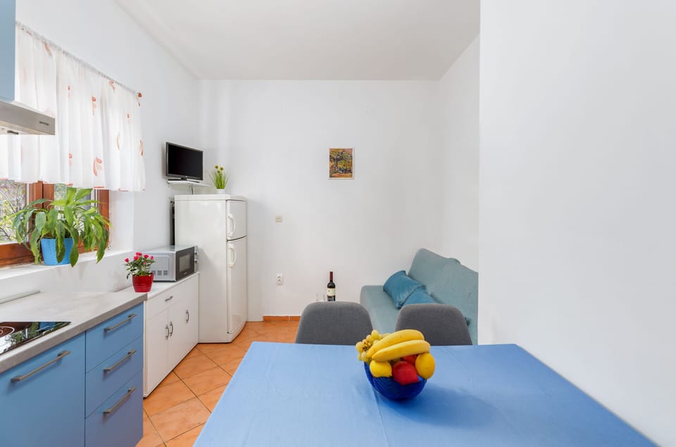 Standard Apartment, 1 Bedroom (365/842) | Living area | TV