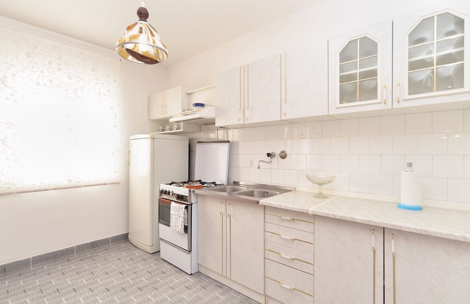 Standard Apartment, 3 Bedrooms (0184) | Private kitchen | Fridge, coffee/tea maker, electric kettle