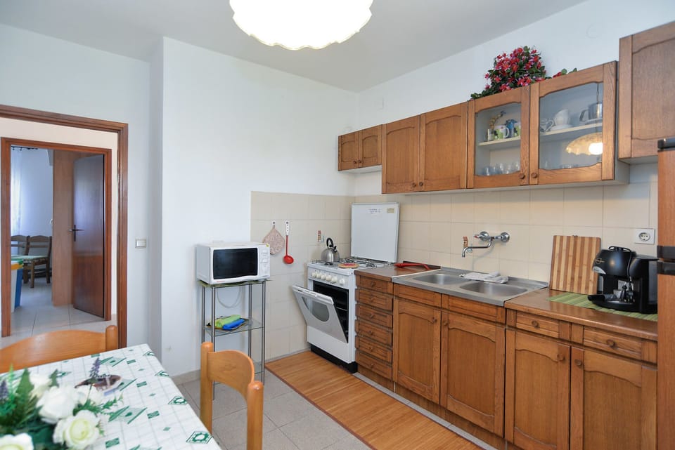 Standard Apartment, 2 Bedrooms (0194) | Private kitchen | Fridge, microwave, coffee/tea maker, electric kettle