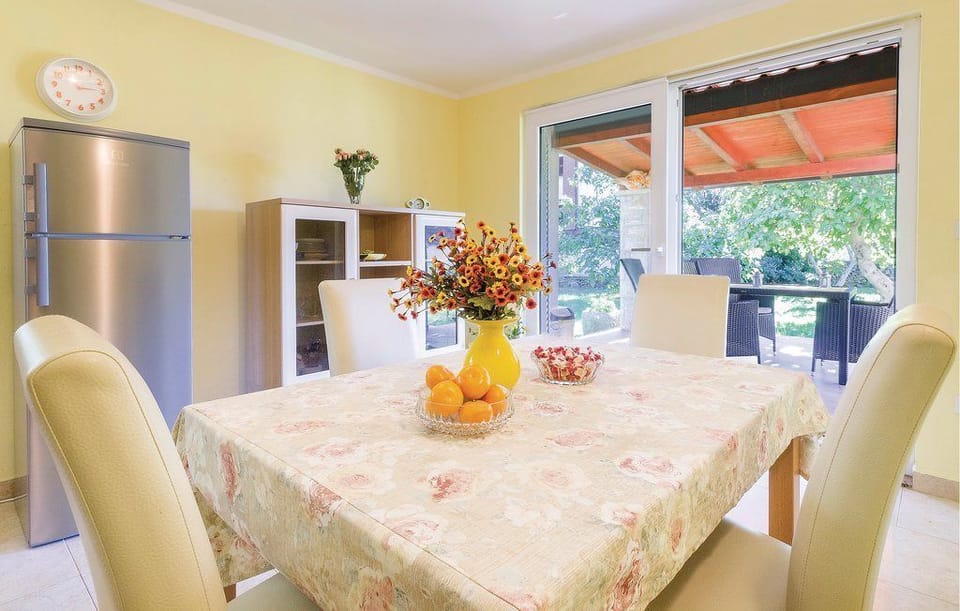 Standard Apartment, 1 Bedroom (722/1684) | In-room dining