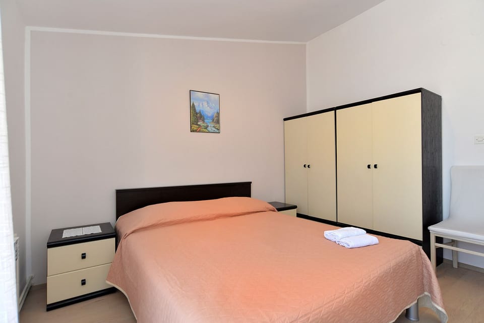Standard Apartment, 3 Bedrooms (0224) | 3 bedrooms, iron/ironing board, free cribs/infant beds, free WiFi