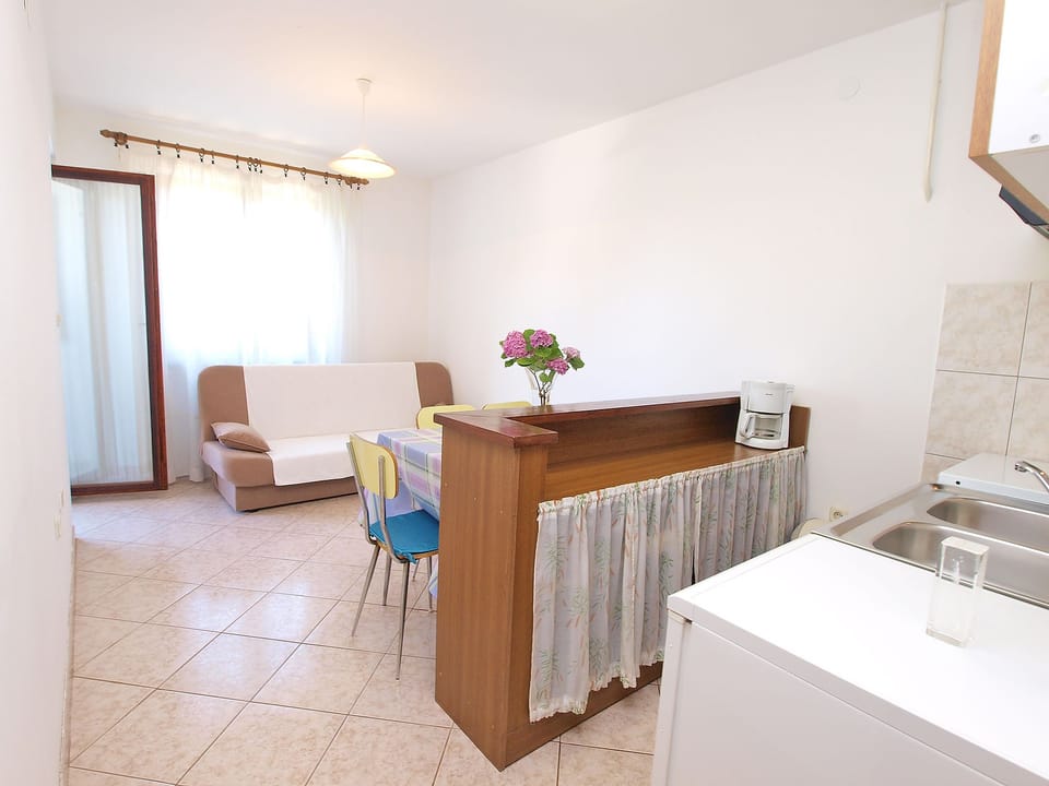 Standard Apartment, 1 Bedroom (909/2115) | Living area | TV