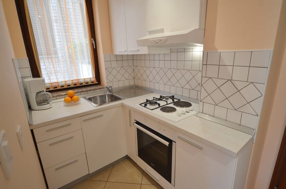 Standard Apartment, 1 Bedroom (0264) | Private kitchen | Fridge, microwave, oven, stovetop