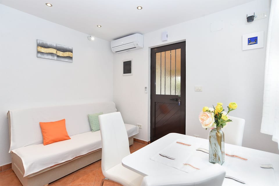 Standard Apartment, 1 Bedroom (1064/5067) | Living area | TV