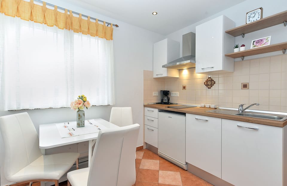 Standard Apartment, 1 Bedroom (1064/5067) | Private kitchen | Fridge, oven, stovetop, coffee/tea maker