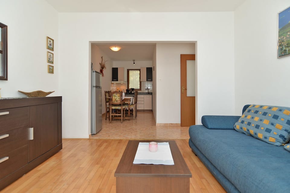 Standard House, 4 Bedrooms (0278) | Living room | TV