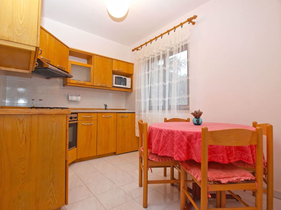 Standard Apartment, 2 Bedrooms (1210/11135) | Private kitchen | Fridge, oven, stovetop, coffee/tea maker