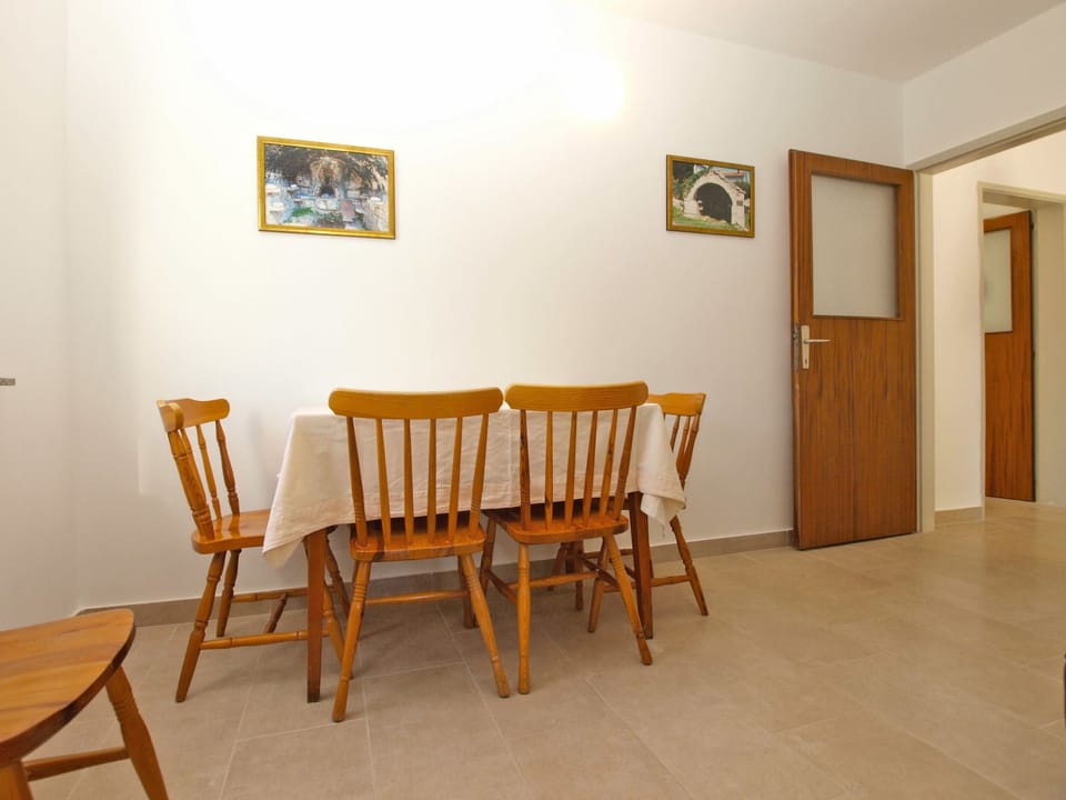 Standard Apartment, 2 Bedrooms (0303) | In-room dining
