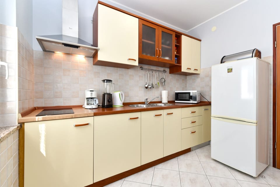 Standard Apartment, 1 Bedroom (1230/11639) | Private kitchen | Fridge, oven, stovetop, coffee/tea maker