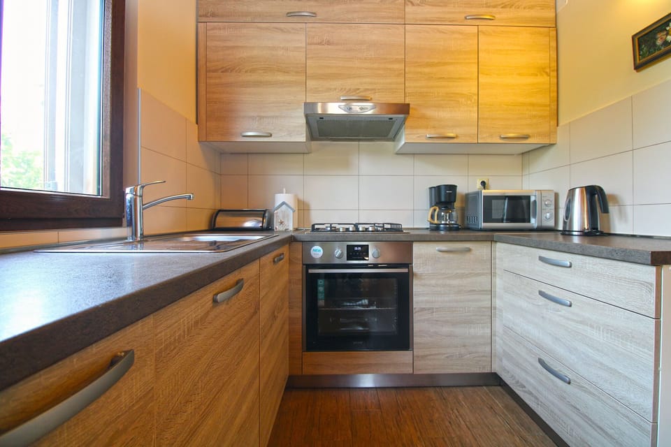 Standard House, 1 Bedroom (0321) | Private kitchen | Fridge, microwave, oven, stovetop