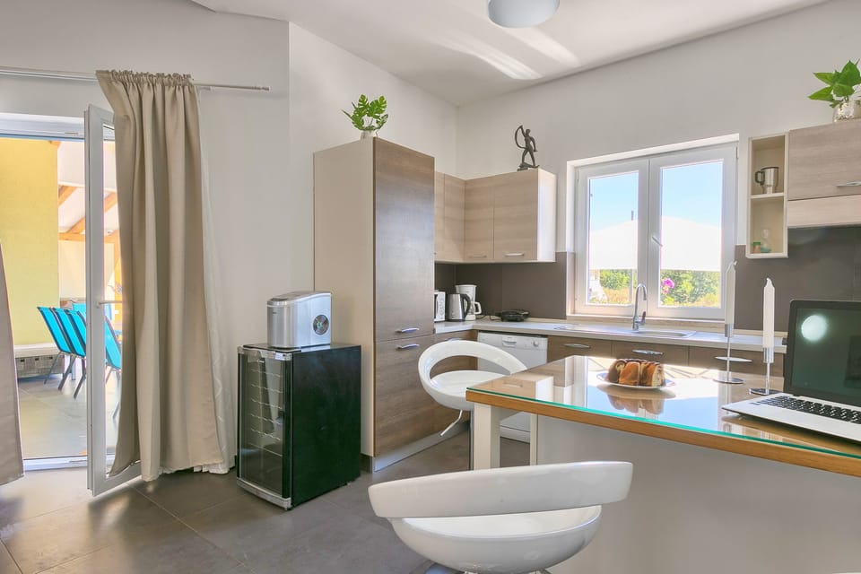 Standard Villa, 5 Bedrooms (0351) | Private kitchen | Fridge, microwave, oven, stovetop