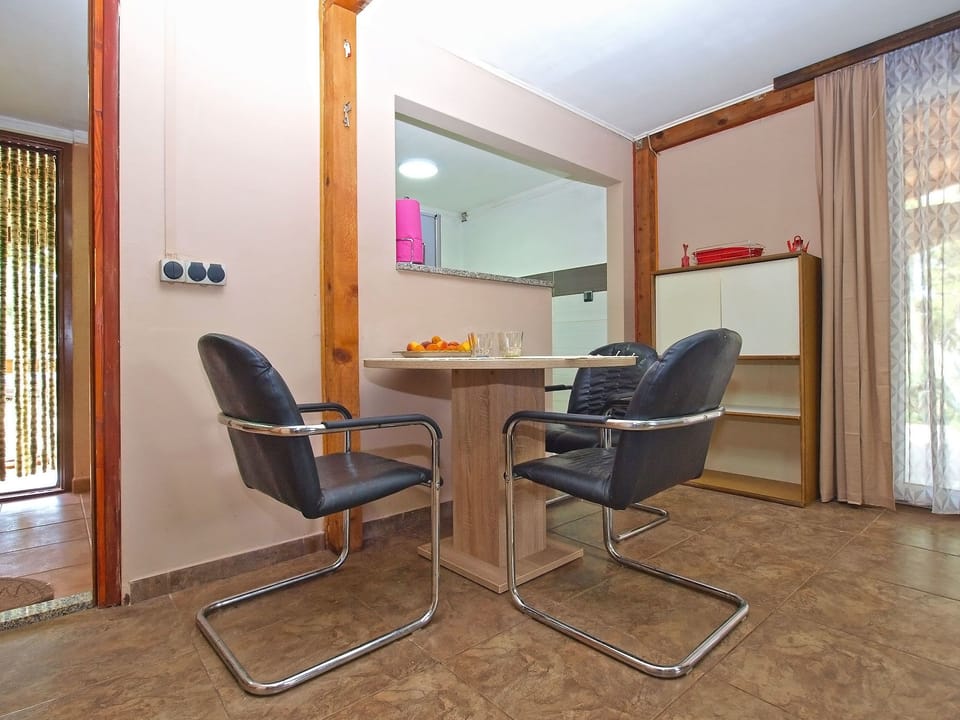 Standard House, 2 Bedrooms (0365) | In-room dining