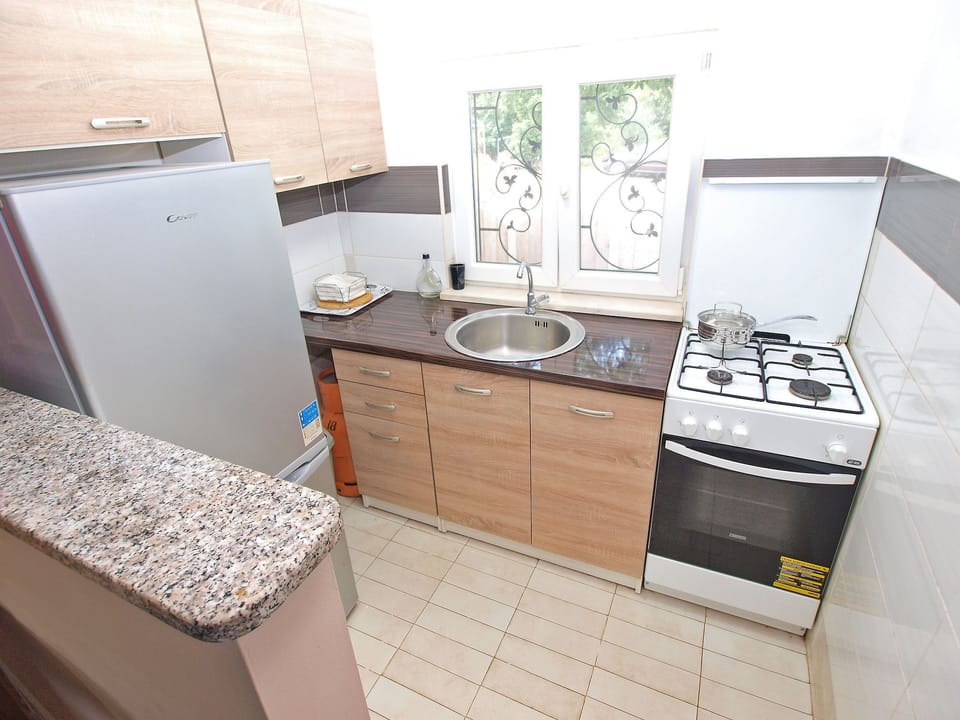 Standard House, 2 Bedrooms (0365) | Private kitchen | Fridge
