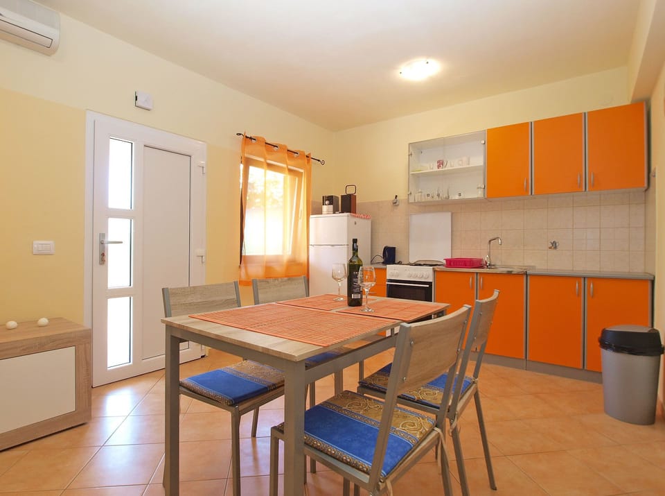 Standard Apartment, 2 Bedrooms (0379) | In-room dining