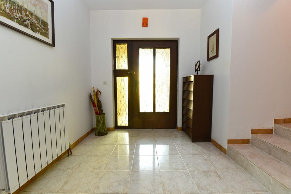 Standard Apartment, 3 Bedrooms (0402) | 3 bedrooms, iron/ironing board, WiFi (free), bed sheets