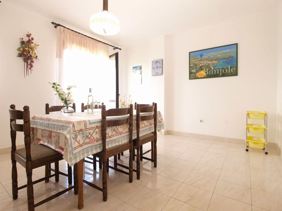Standard Apartment, 2 Bedrooms (1644/16953) | In-room dining