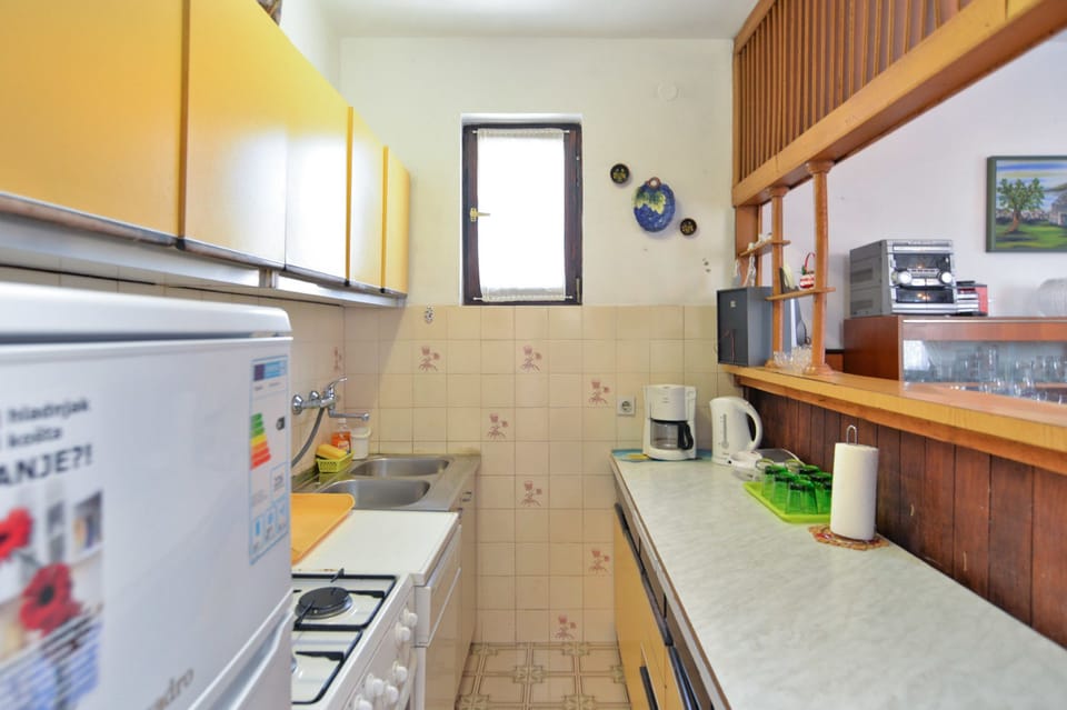 Standard Apartment, 2 Bedrooms (1684/17450) | Private kitchen | Fridge, stovetop, electric kettle, cookware/dishes/utensils