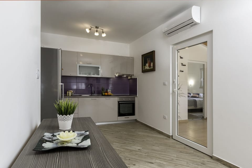Standard House, 2 Bedrooms (0458) | Private kitchen | Fridge, microwave, coffee/tea maker, electric kettle