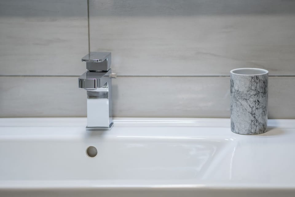 Standard Apartment, 1 Bedroom (0461) | Bathroom sink