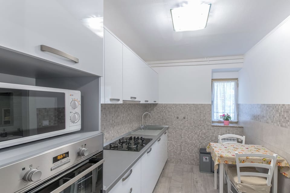 Standard Apartment, 1 Bedroom (0461) | Private kitchen | Fridge, microwave, electric kettle