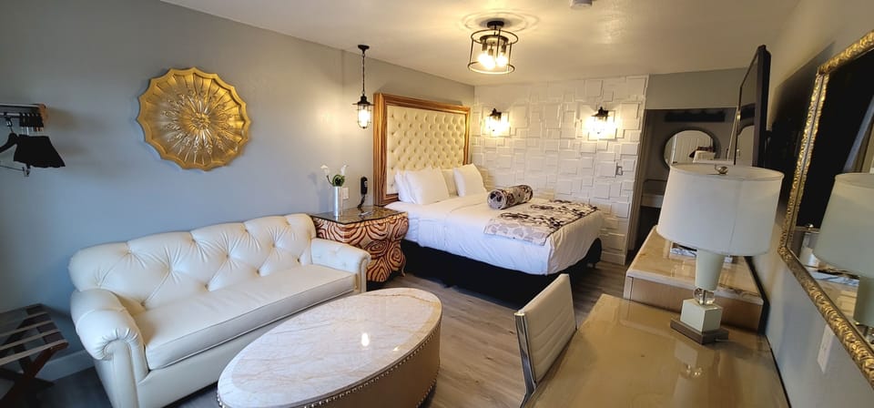 Classic (Non- Pet) King Room | Premium bedding, down comforters, individually decorated
