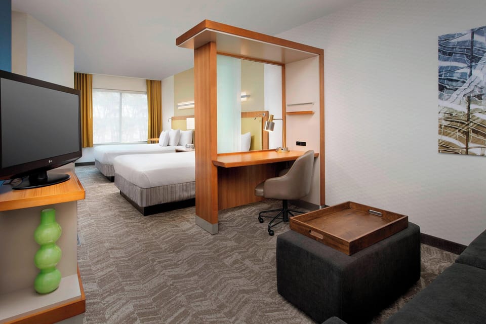 Premium bedding, in-room safe, desk, blackout drapes