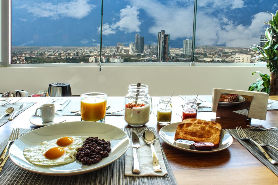 Daily continental breakfast (MXN 120 per person)