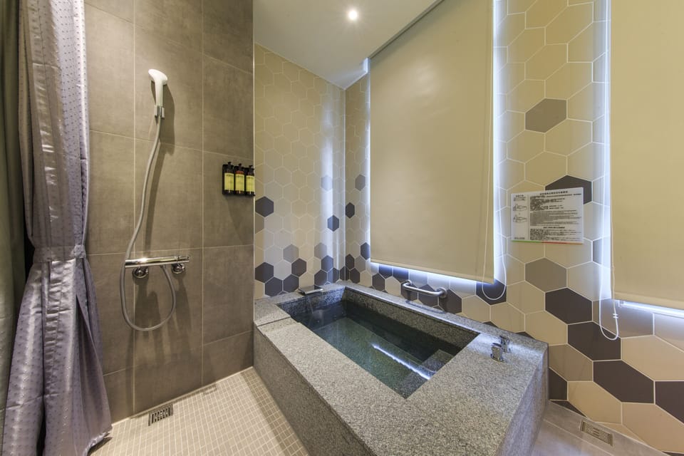 Separate tub and shower, spring water tub, rainfall showerhead