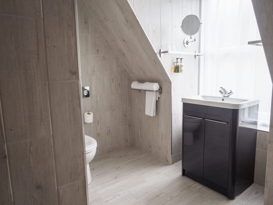 King Room | Iron/ironing board, free WiFi, bed sheets