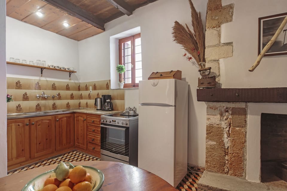 Traditional House (3 persons) | Private kitchen | Full-size fridge, espresso maker, coffee/tea maker, electric kettle