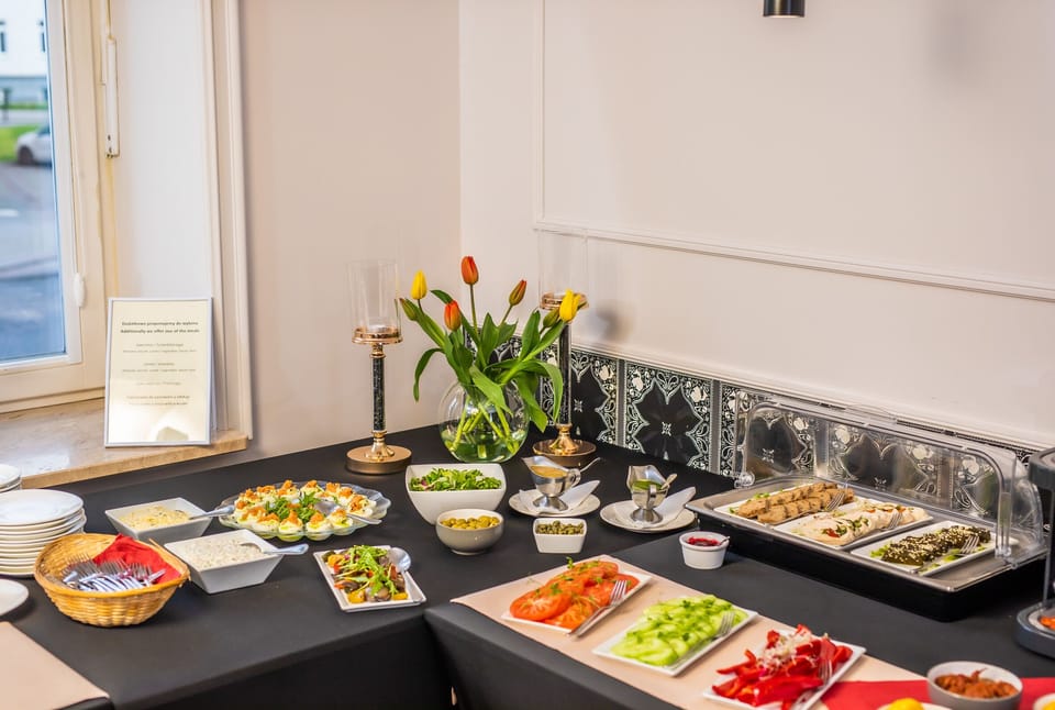 Free daily buffet breakfast