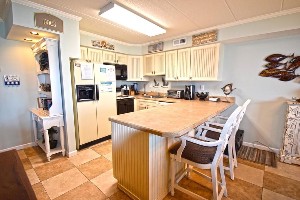 Condo, 2 Bedrooms | Private kitchen | Coffee/tea maker, fridge, toaster