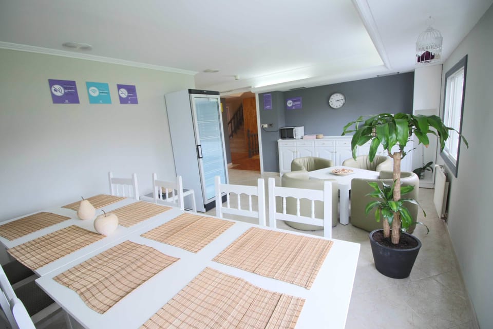 Breakfast, lunch, dinner served; local and international cuisine 