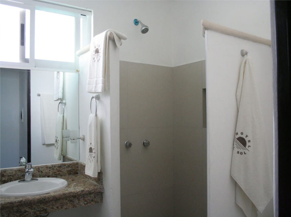 Shower, free toiletries, towels