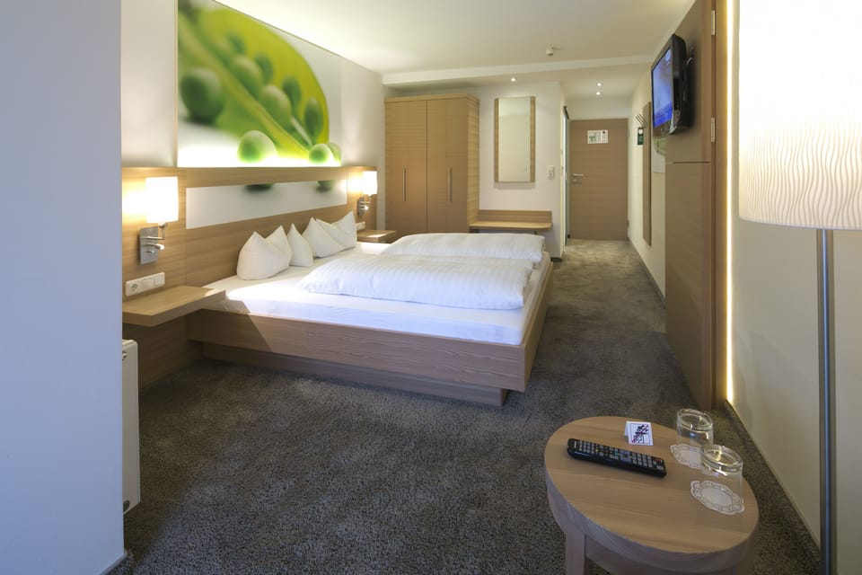 Double Room | 1 bedroom, in-room safe, desk, laptop workspace