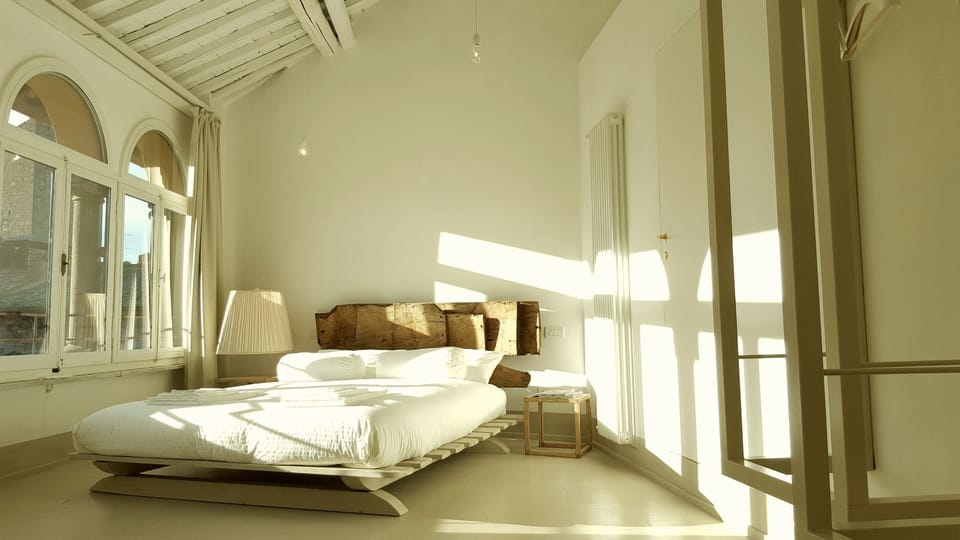 Deluxe Triple Room | Blackout drapes, free cribs/infant beds, free WiFi, bed sheets