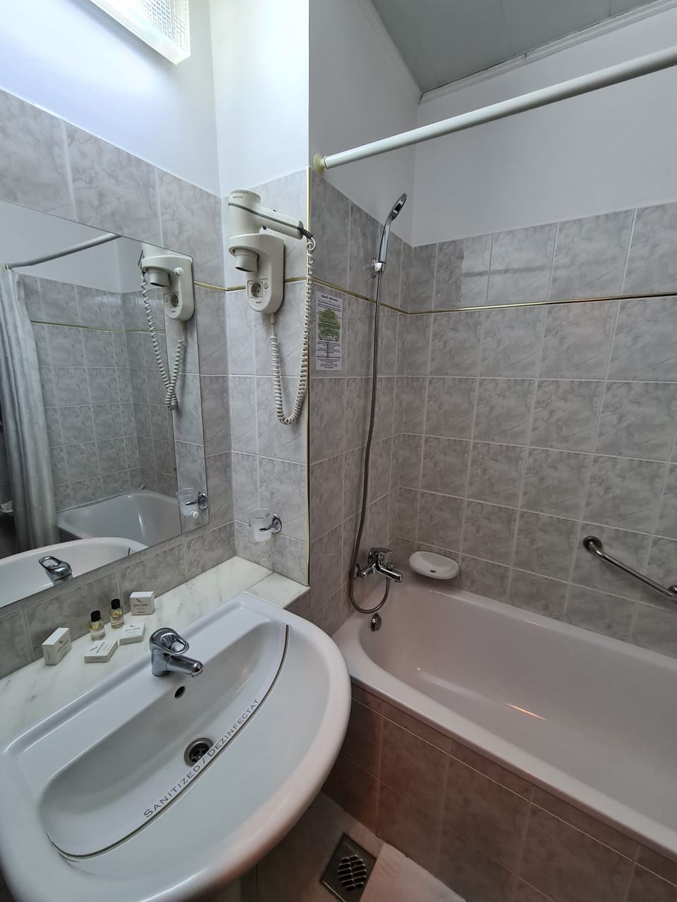 Double Room, Balcony | Bathroom | Bathtub, free toiletries, hair dryer, bathrobes