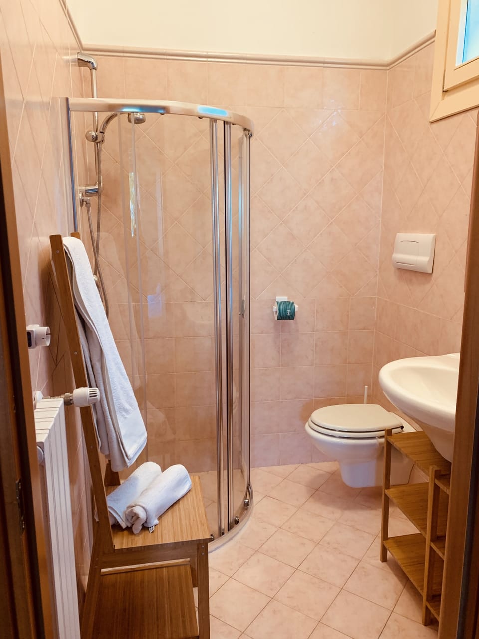 Basic Double Room | Bathroom | Shower, hair dryer, bathrobes, towels