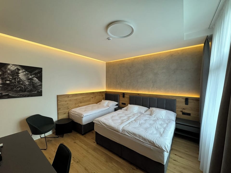 Business Triple Room | Minibar, in-room safe, desk, laptop workspace