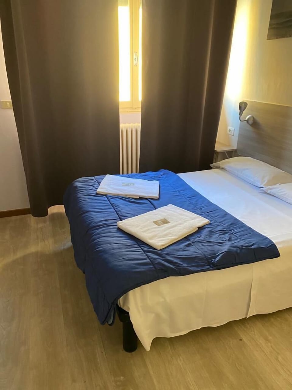 Classic Double or Twin Room | 1 bedroom, desk, laptop workspace, blackout drapes