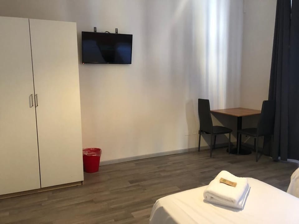 Classic Triple Room | 1 bedroom, desk, laptop workspace, blackout drapes